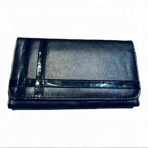𝅺avon Multi Compartment Trifold Wallet Black